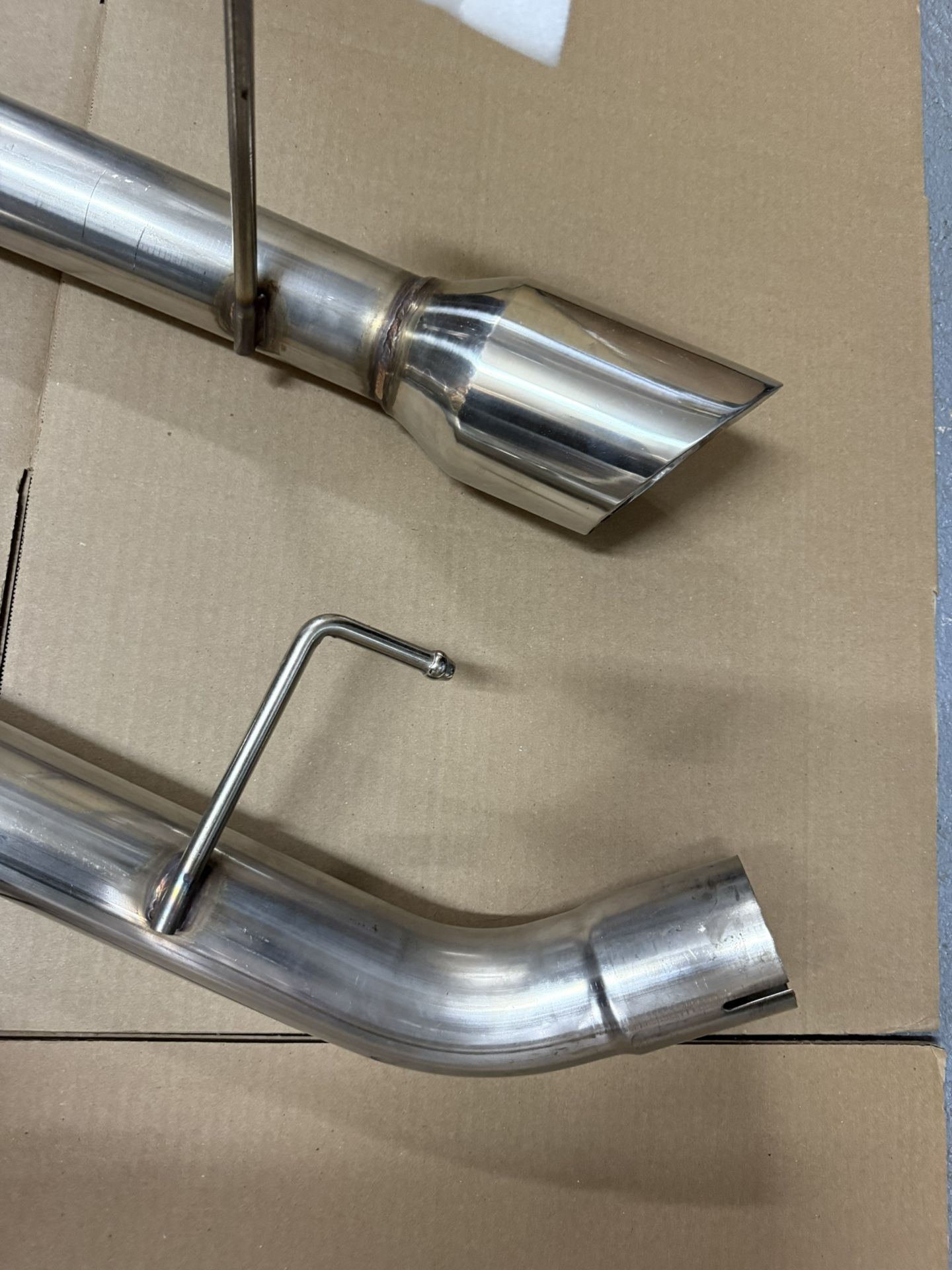 4 in. OD Stainless Steel Muffler Tips Axle-Back Exhaust 05-10 Ford Mustang 4.6L 5.4L