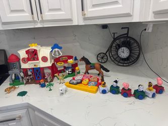 Baby early learning farm selling as is Price $25 Alls that you watch in the video and photos are included