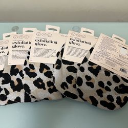 Exfoliating gloves