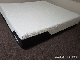 MATTRESS= KING 80x76x14: Cool Gel Chill14In Medium Firm Memory Foam & 2x Memory Foam Pillows = $400