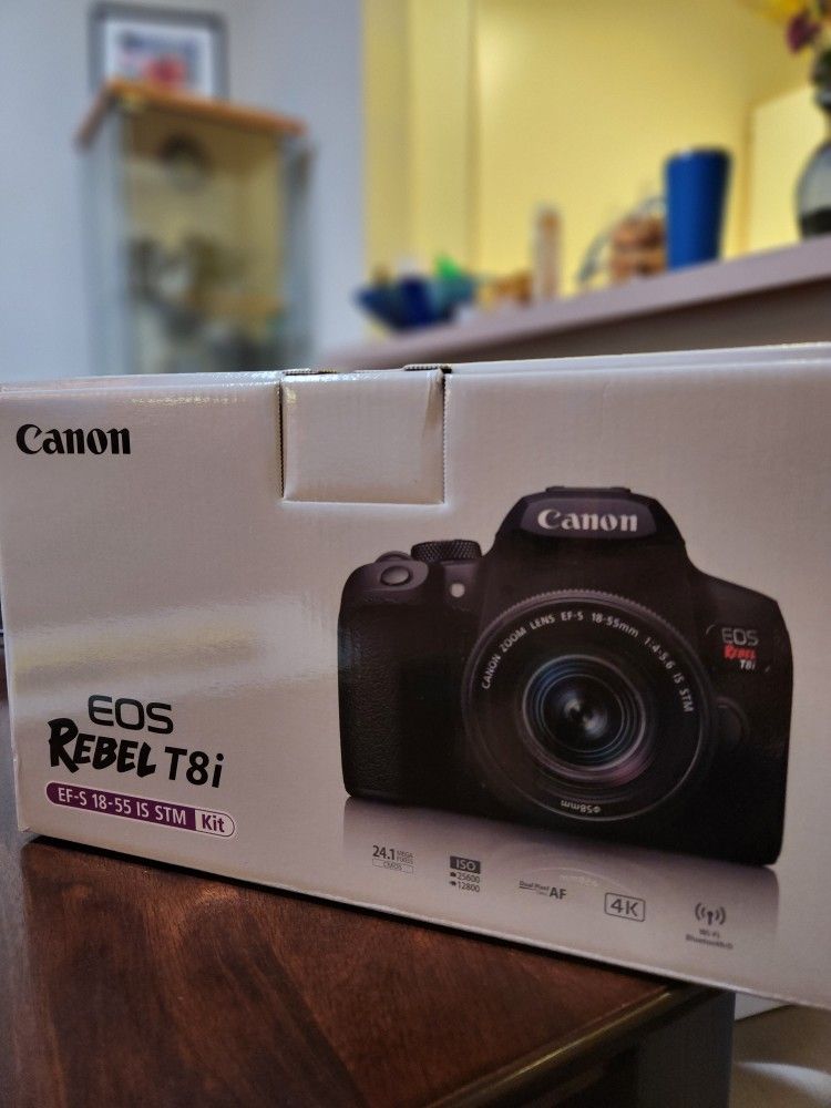 Canon T8i with EFS 1855 IS Lens for Sale in Los Angeles, CA OfferUp