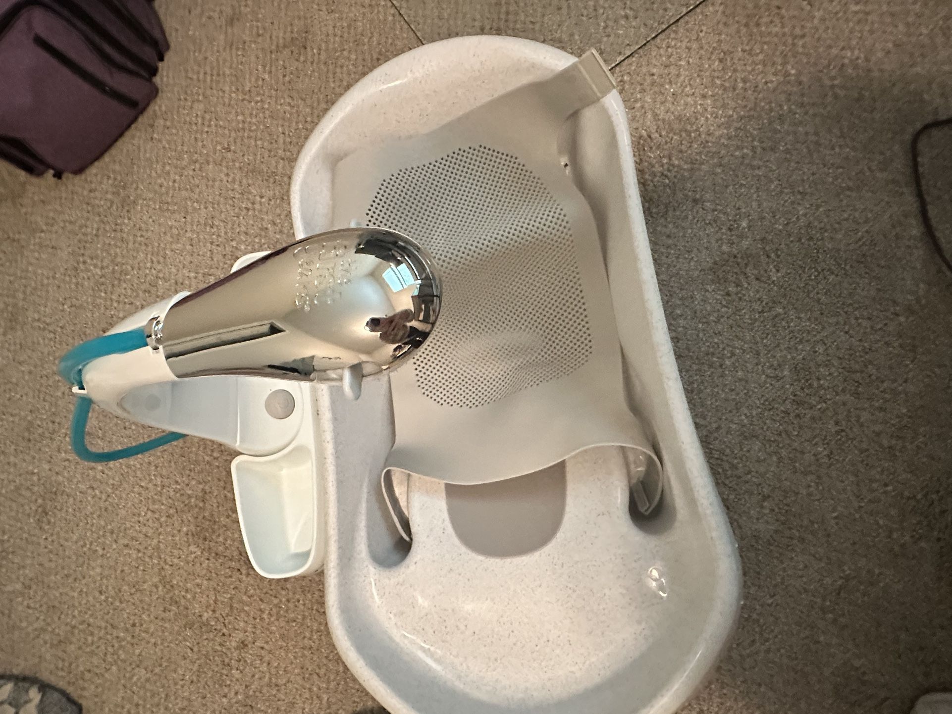 Baby Bath/shower With Infant Insert Like New 