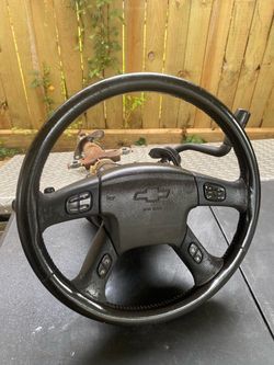 03-07 Chevy or gmc steering wheel with buttons