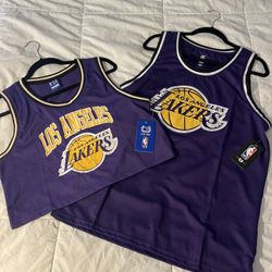 2 laker jersey Bundle Sz L MLB (UTC Area)