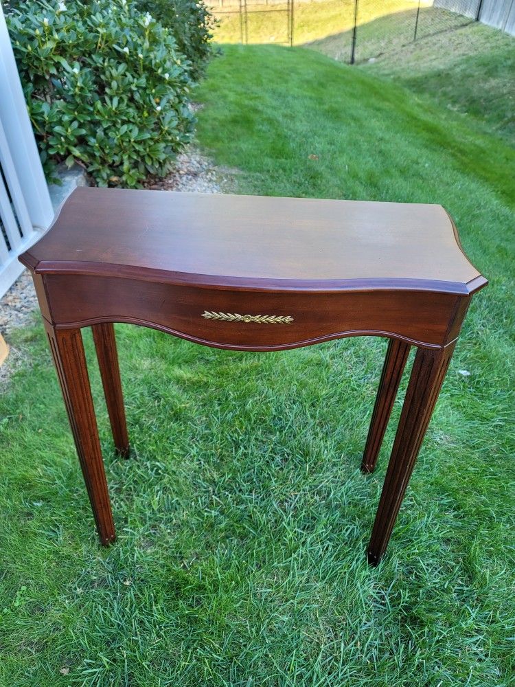 Beautiful Console Table length 29"width 29"