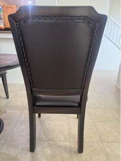 Round Table and 4 Chairs