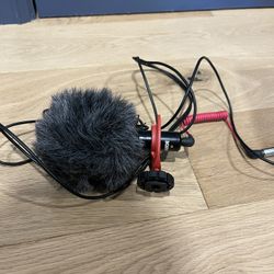 Rode VideoMicro Compact On-Camera Microphone with Rycote Lyre Shock Mount, Auxiliary, Black