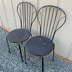 Vintage Pair Of Patio Porch Deck Bistro Style Stackable Metal Chairs Home Decor Accent