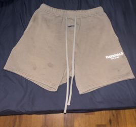 Essential short 'taupe'