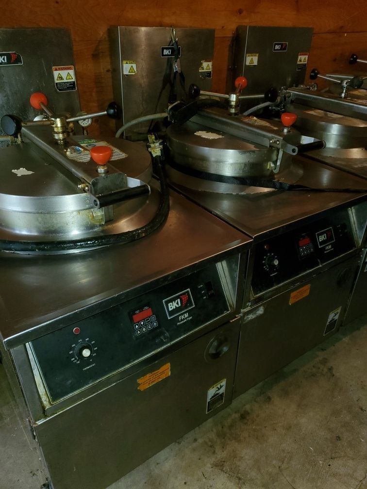 BKI FKM-F Restaurant Deli Style XL Electric Pressure Fryer Cooker