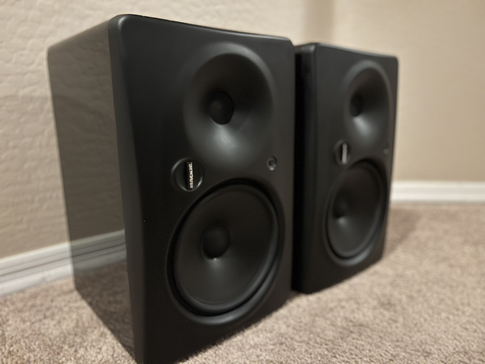 Mackie HR824mk2  8" 2 Way Active Studio Monitors