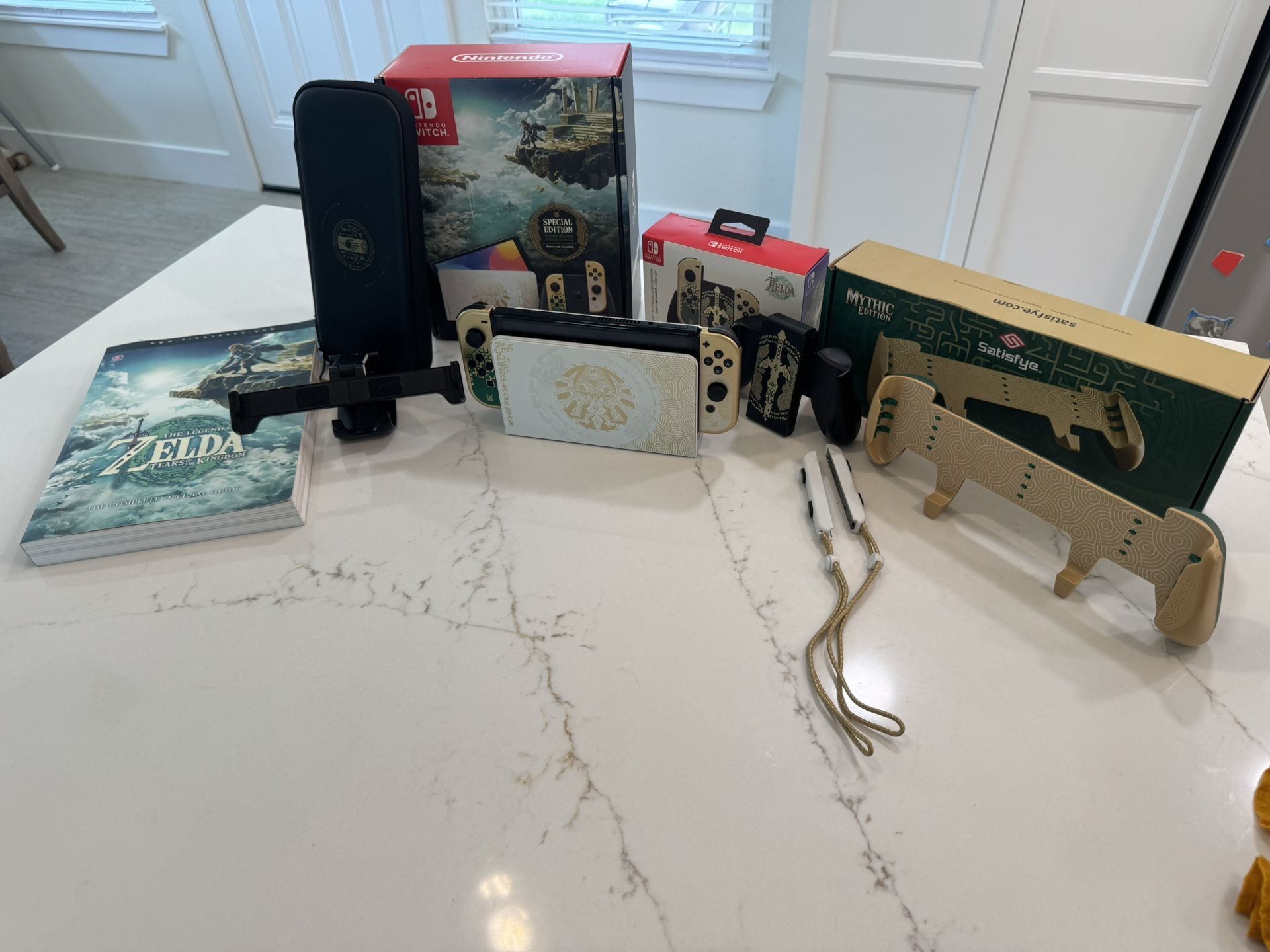 The Legend of Zelda - Tears of the Kingdom Switch OLED Special Edition + Colletion