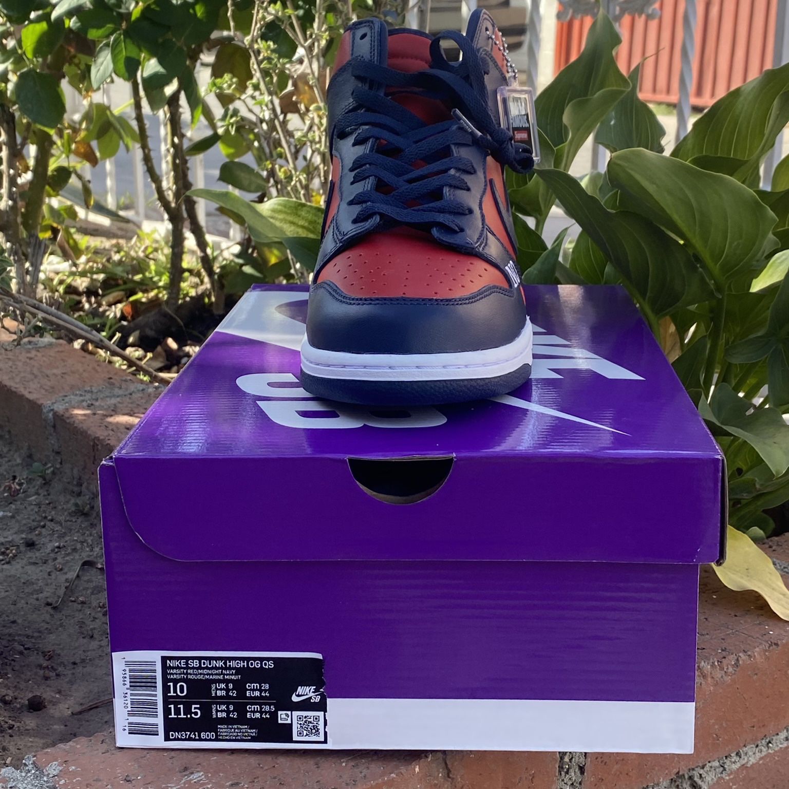 Nike SB dunk high supreme for Sale in Bell Gardens, CA - OfferUp