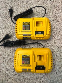 *NEW Dewalt DCB118 Fan-cooled  Fast Charger 60v/20v (2-pack)