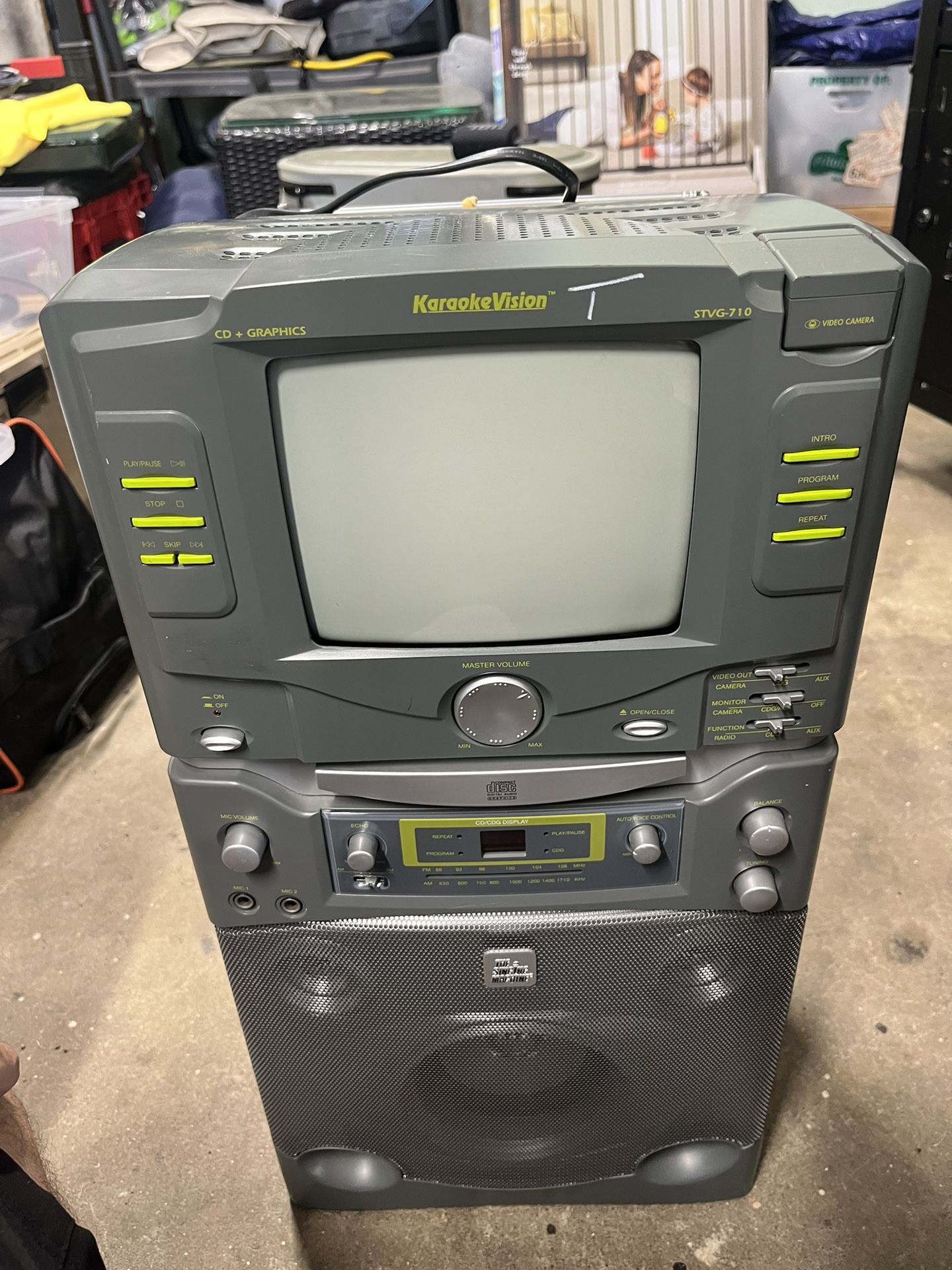 The Singing Machine W/ 5” B&W CRT and CD Player