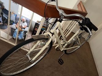 Schwinn Wayfarer -  700c/28" wheels 7-Speed Hybrid bike (Drop-Off Available)
