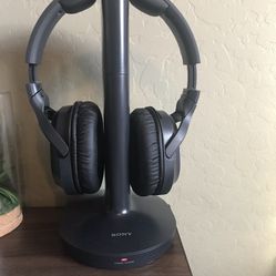 Sony headphones with transmitter dock 