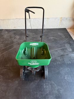 Scotts Turf Builder EdgeGuard Mini Spreader - Like New!
