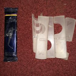 Saxophone Reed, w . Extra Plastic Cases