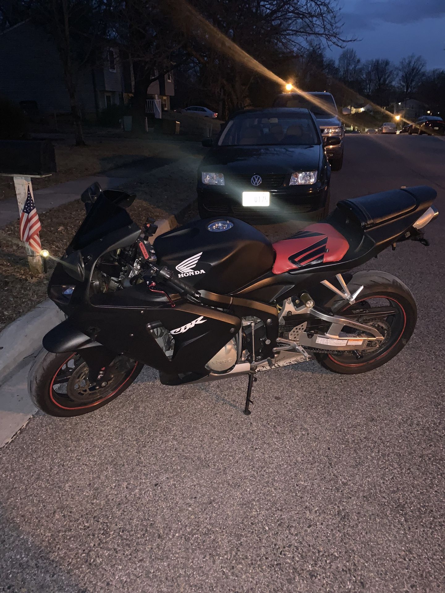 2005 Honda CBR 600RR //1998 Suzuki GSX-R 750