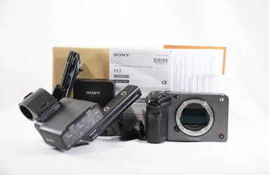 Sony FX3 full frame cinema camera with box and Xlr handle