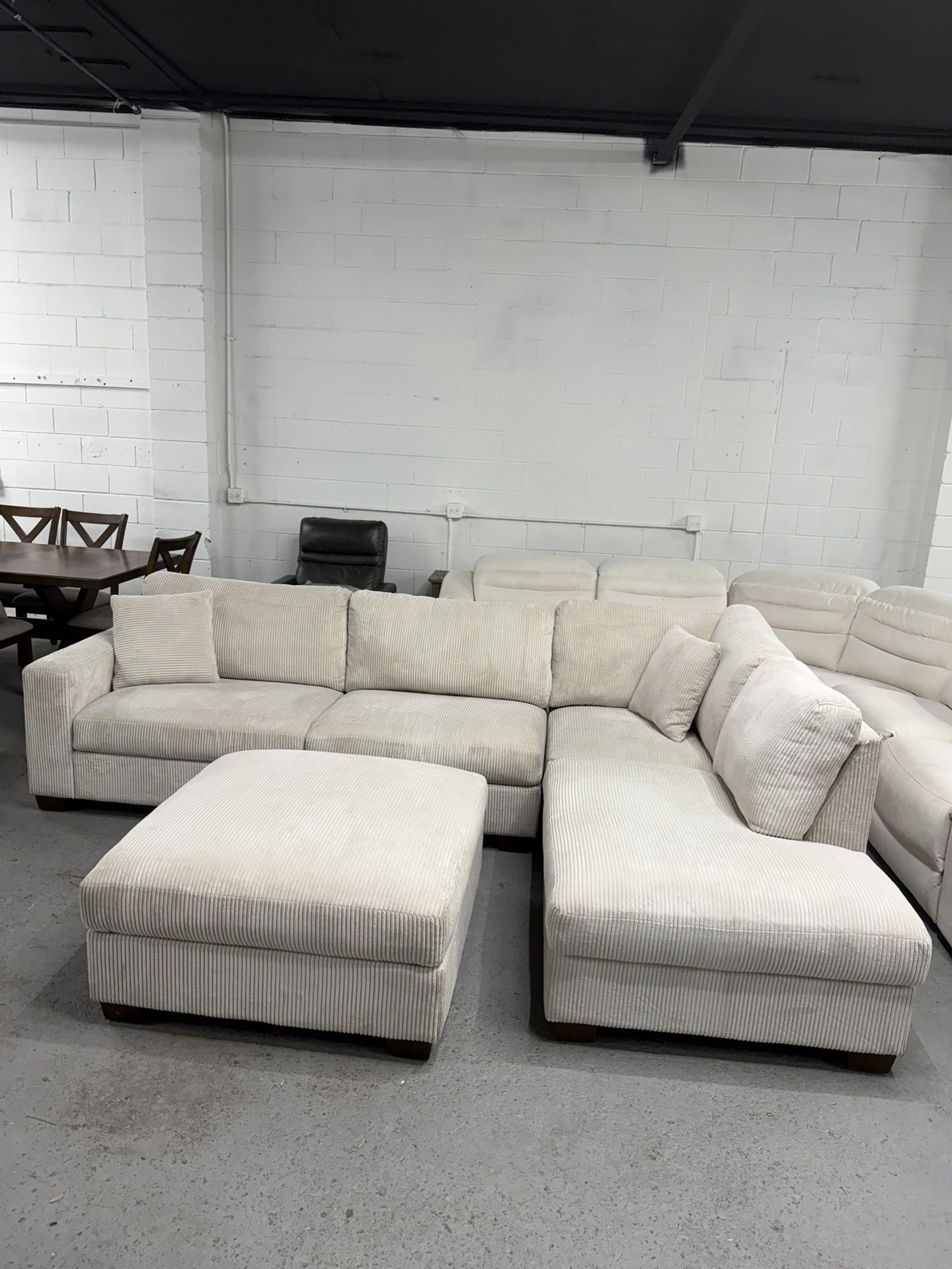 (Free Delivery) Thomasville Artesia Corduroy Cream Fabric Sectional Sofa Couch W/ Ottoman