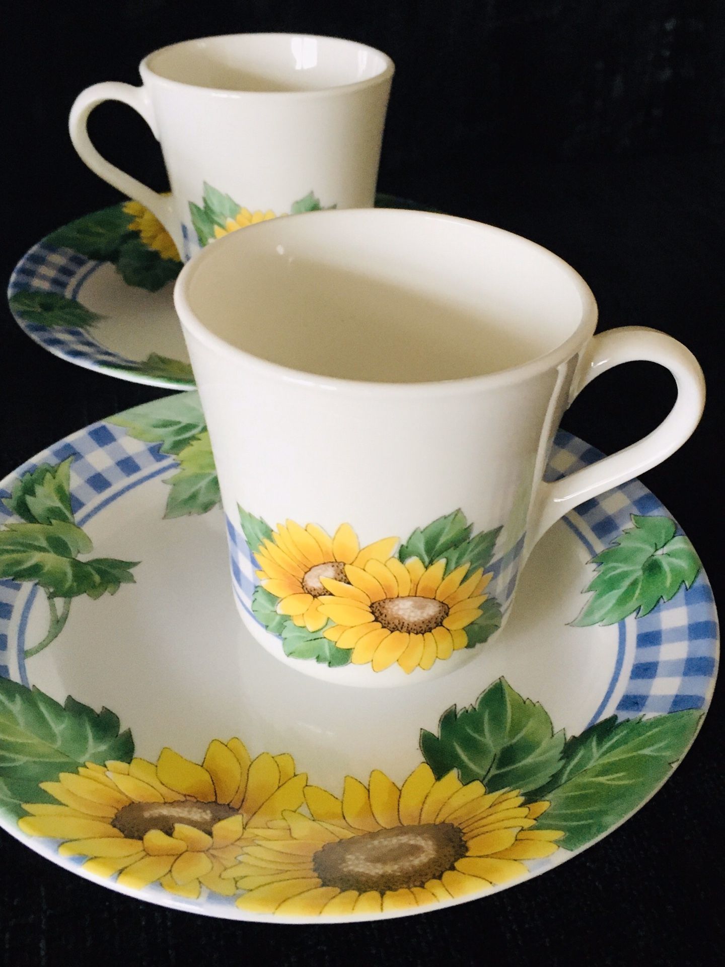 11 PiecesCorelle Sunflower Dinnerware Corning for Sale in Duncan, SC