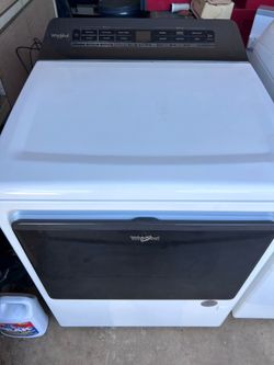 Whirlpool large capacity gas dryer 7.4 cubic ft
