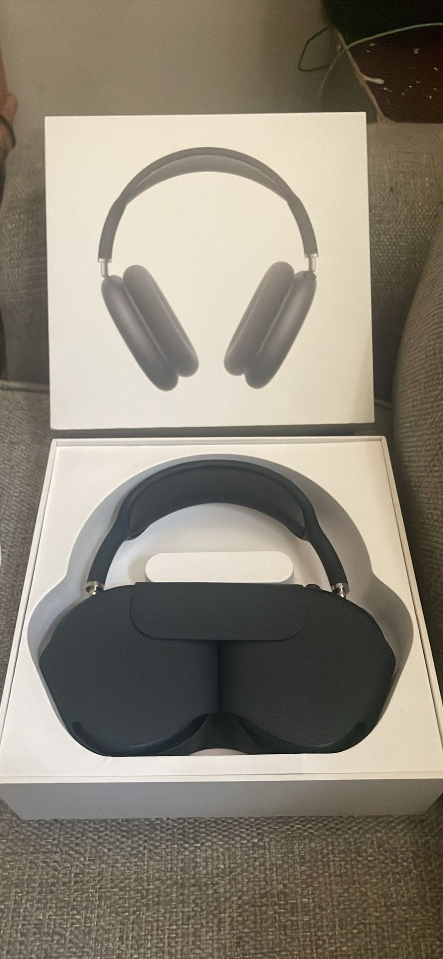 Apple AirPods Max Midnight -Warranty to Nov 2025 + Receipt for
