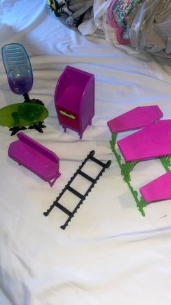Monster High Haunted High School Replacement Furniture Parts Accessory Lot