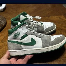 Air Jordan 1 Mid SE Grey Green
