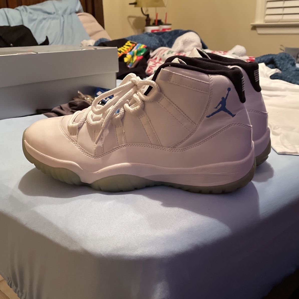 Air Jordan 11 Legend Blue