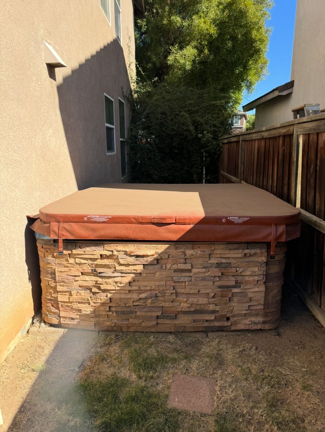 Sundance / L.A. Spas 6β7 Person Hot Tub β Fully Functional, Stereo + Multi-Jet