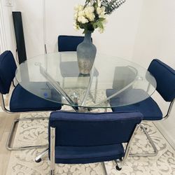4 Seater Dinner Table And Chairs