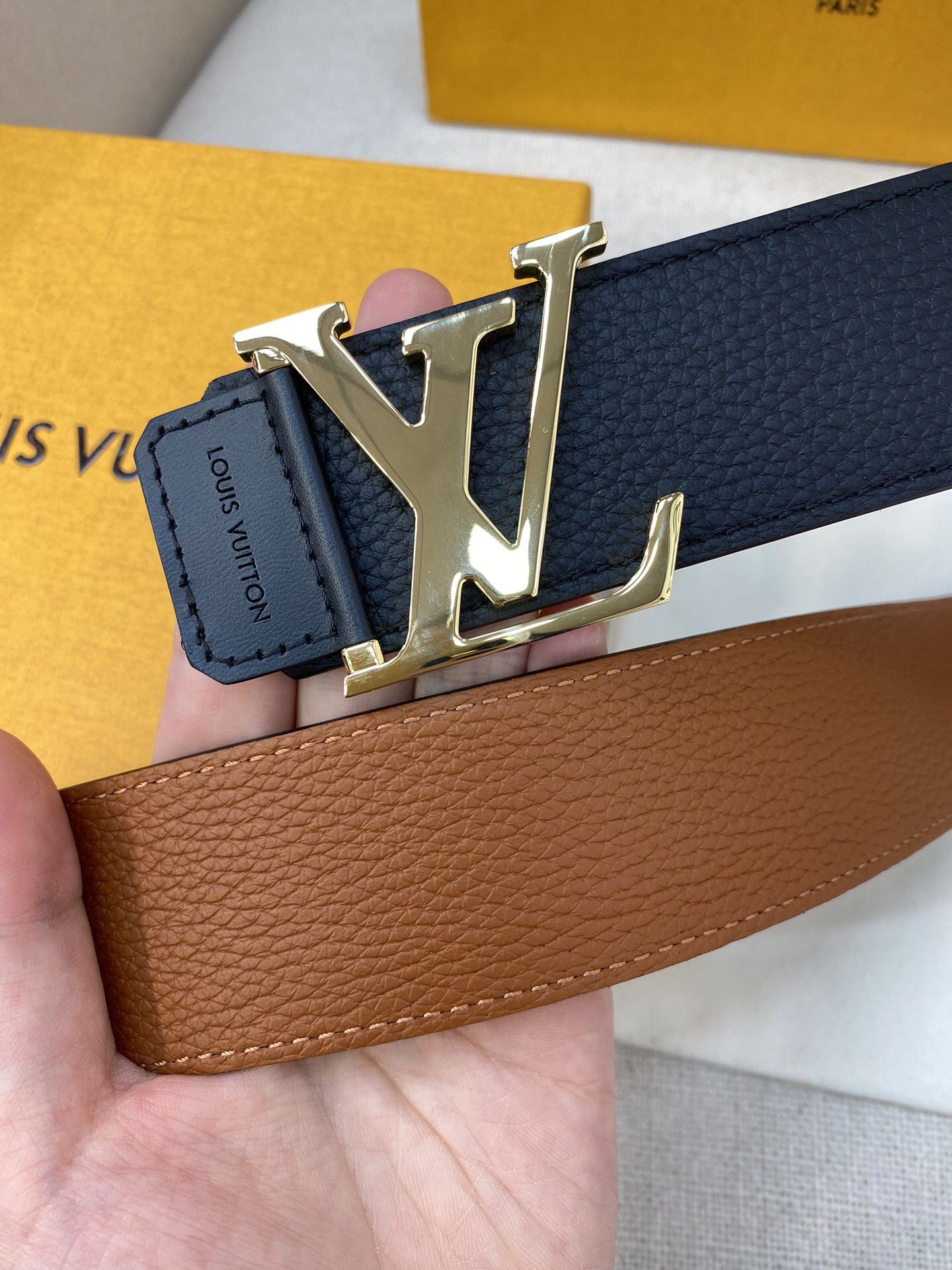 Louis Vuitton men's and women's same belt