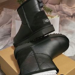 CLASSIC MINI PEARLIZED UGGS 