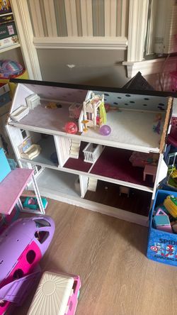Doll house custom made