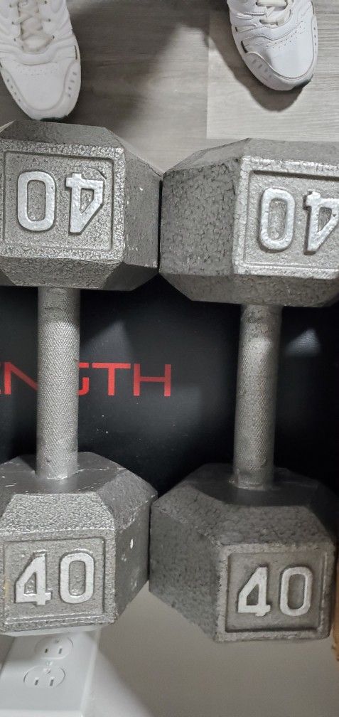 (2) 40lb Dumbbells