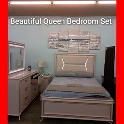 🤩 Beautiful Queen Bedroom Set