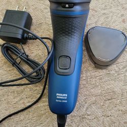 Philips Norelco Series 2000 Electric  Shaver