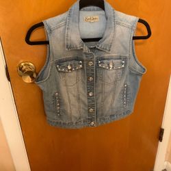 Girl’s/Petite Lady’s  Denim Button-Up Vest.             L.           Great
