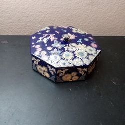 EXQUISITE Korean Lacquerware 6" Octagonal Box


