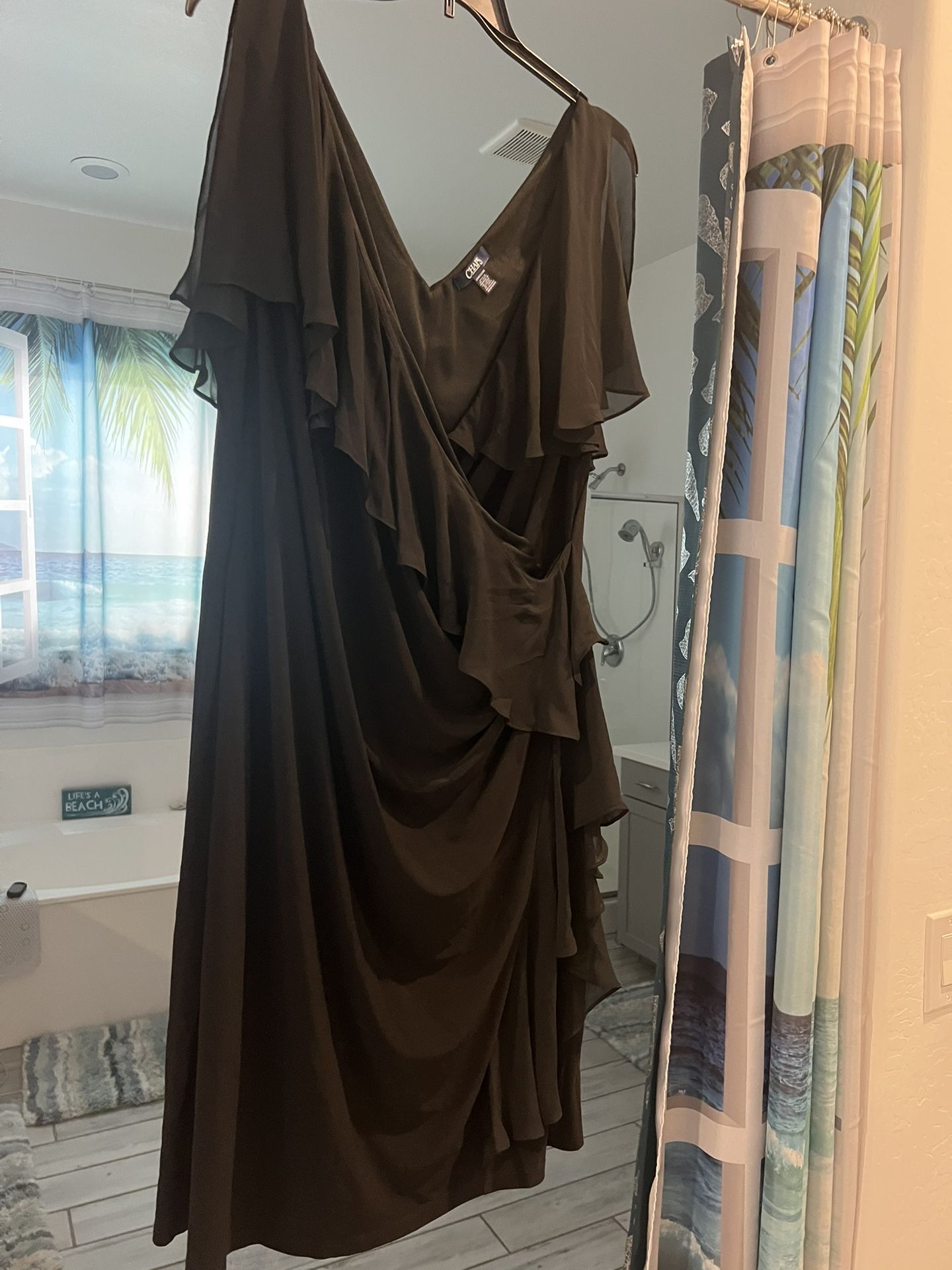 Lovely Formal Black Dress Size 22 Just Below The Knee.