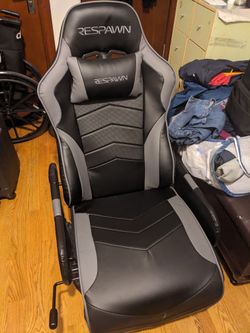 Gaming Chair W Accessories $1200 for Sale in Yonkers, NY - OfferUp