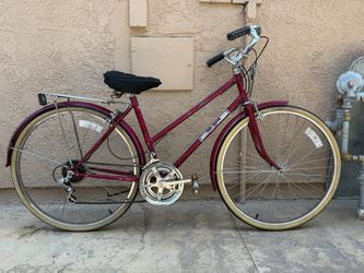 Free Spirit Brittany Road Touring Bike Shimano Components 10 Speed