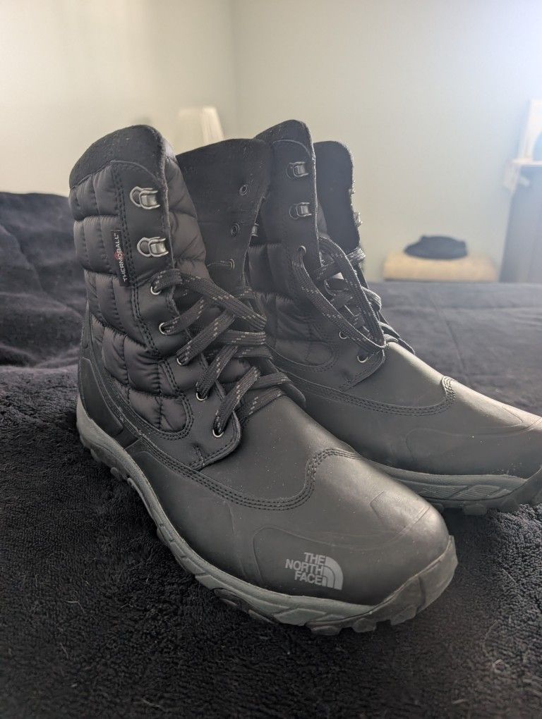 Men's North Face thermoball snow boots 