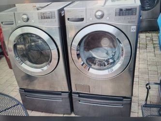 LG PLATINUM STEAM WASHER AND ELECTRIC STEAM DRYER SUPERCAPACITY WITH PEDESTALS