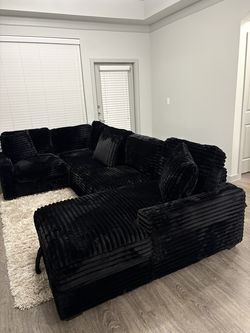 New in Box Fluffy U Sectional With storage $10DOWN