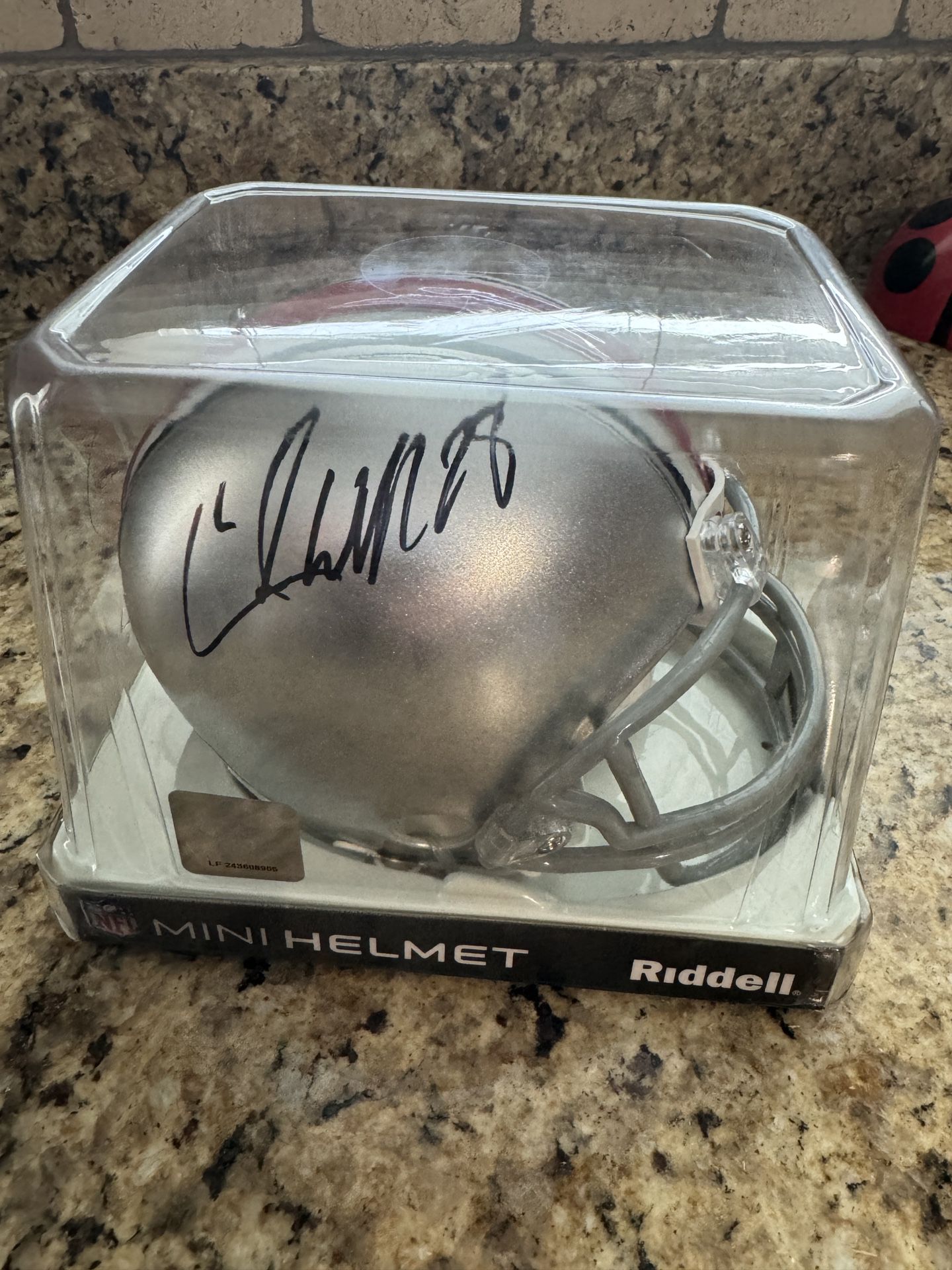 Ohio State Chris Beanie Wells Signed Mini Helmet!  In excellent shape!  Signed at team hotel.  