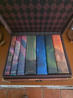 Harry Potter Hardcover Boxed Set: Books 1-7 (Trunk) (Hardcover)